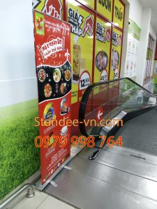 standee cuốn nhôm thường