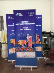 Standee cuốn nhôm tốt giá siêu rẻ